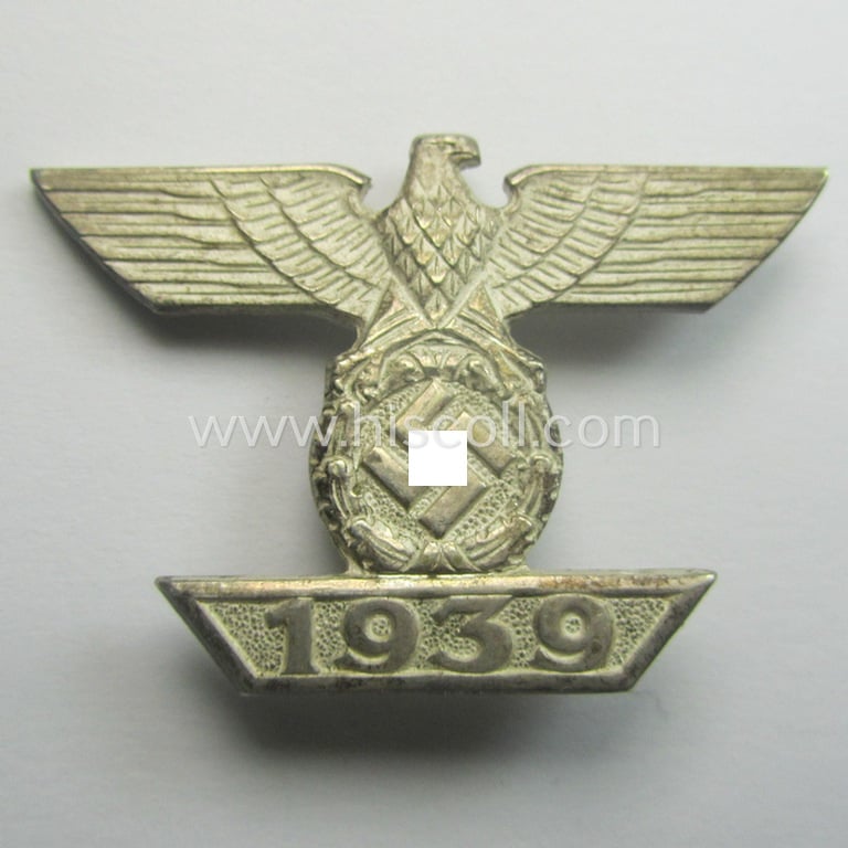 Attractive - and rarely seen! - example of a: 'Wiederholungsspange zum EK I. Klasse' (or: bar to the WWI IC first-class) as was produced by the maker (ie. 'Hersteller'): 'B.H. Mayer's Kunstprägeanstalt'