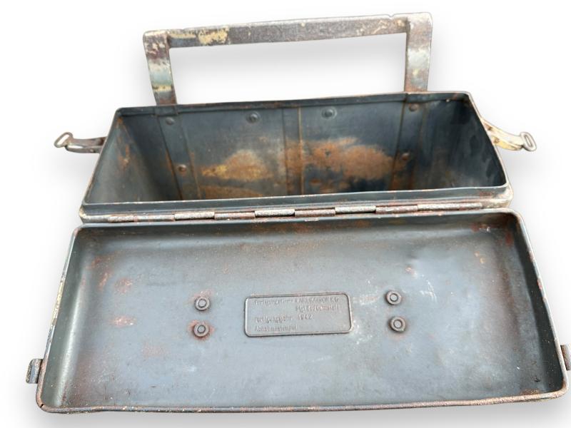 Camouflaged 'Packtasche' SS division marking