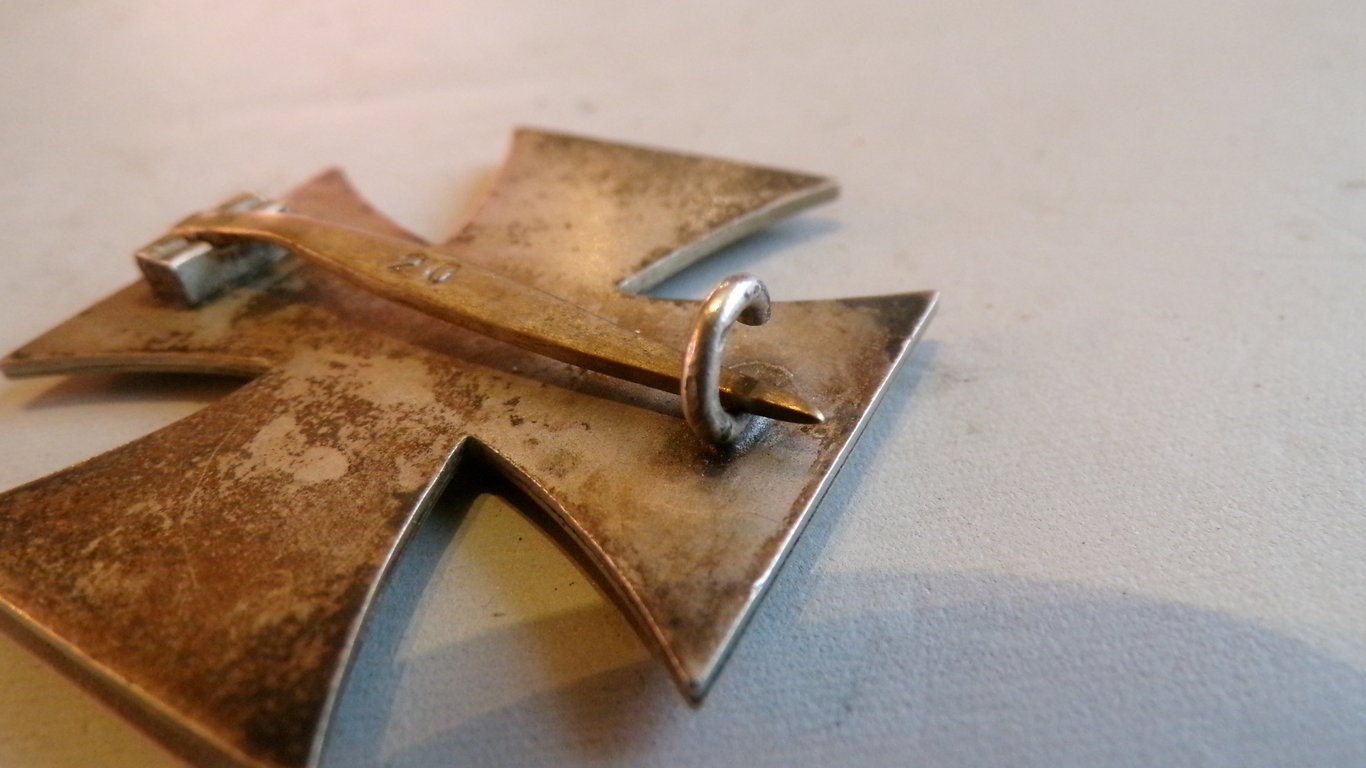 Iron Cross 1939 1st Class "20"