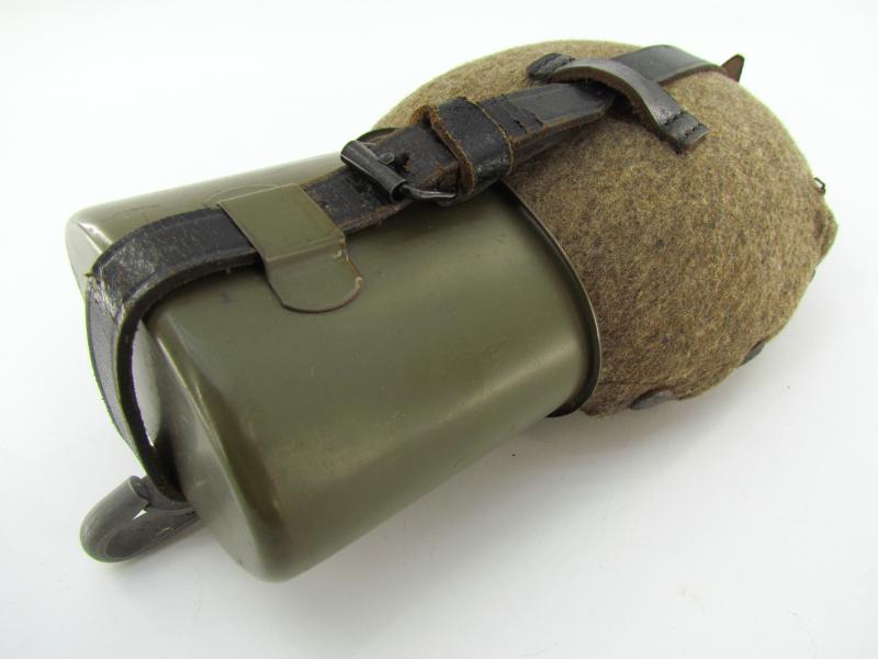 Late War German M31 Canteen and Cup HRE 43