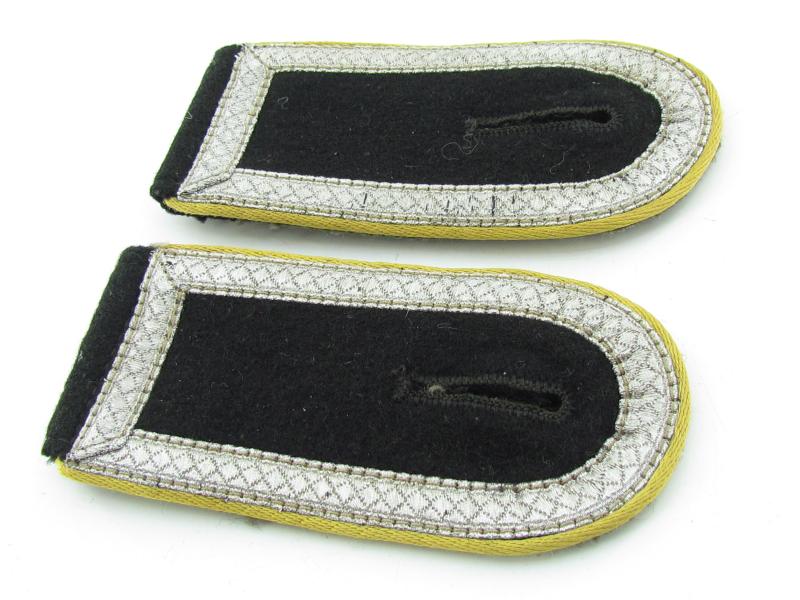 Waffen-SS Signals unit ‘Nachrichten’ shoulder boards for SS-Unterscharführer