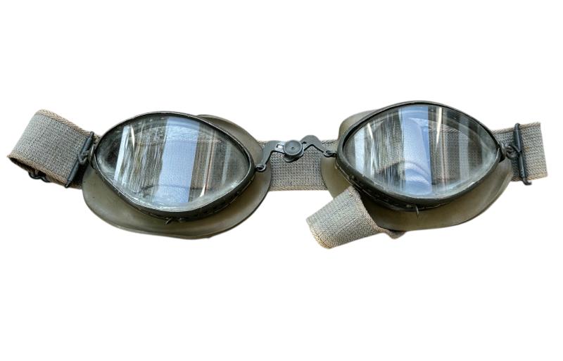 German WWII Goggles in Case -1942-