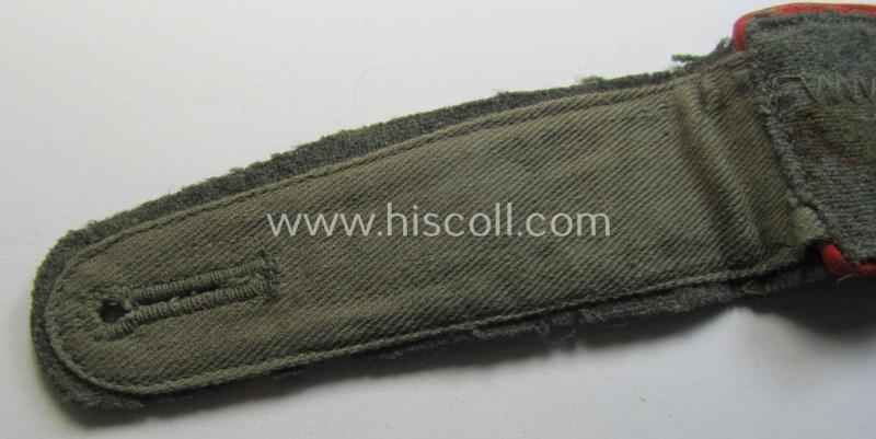 Attractive - albeit clearly used and regrettably single! - WH (Heeres) 'M43'-pattern, EM-shoulderstrap as was intended for usage by a: 'Soldat eines (Sturm-)Artillerie-Abteilungs o. Regiments'