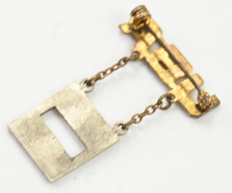 US WW2 Sweetheart Hanger 'Captain'