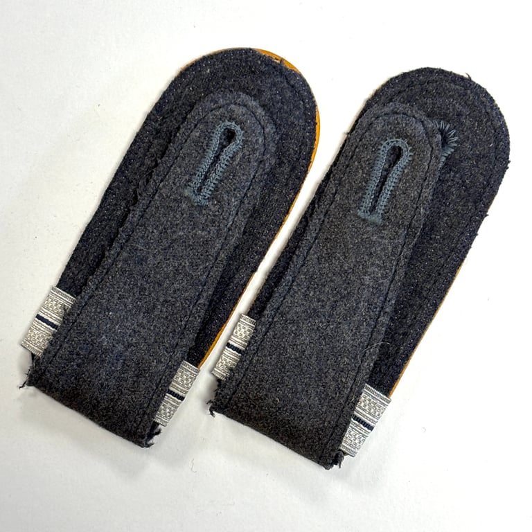 LW NCO Shoulder Boards (Unterfeldwebel)