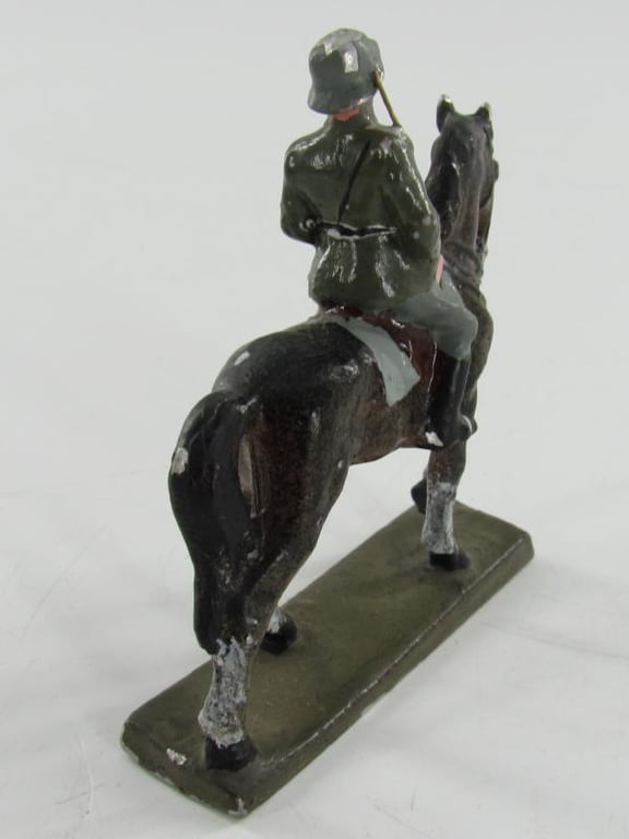 Lineol Wehrmacht Soldier ( 4 cm ) on Horseback