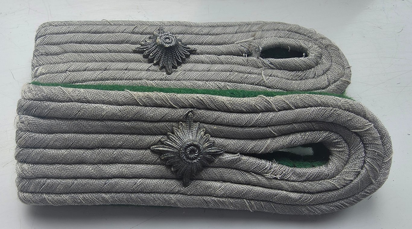 WWII Gebirgsjäger/Jäger officer shoulder boards
