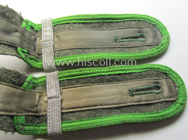 Pair of WH (Heeres) so-called: 'M44'-styled ie. 'simplified', EM-type shoulderstraps: 'Soldat u. Uffz.-Anwärter eines Panzergrenadiere-Rgts.'