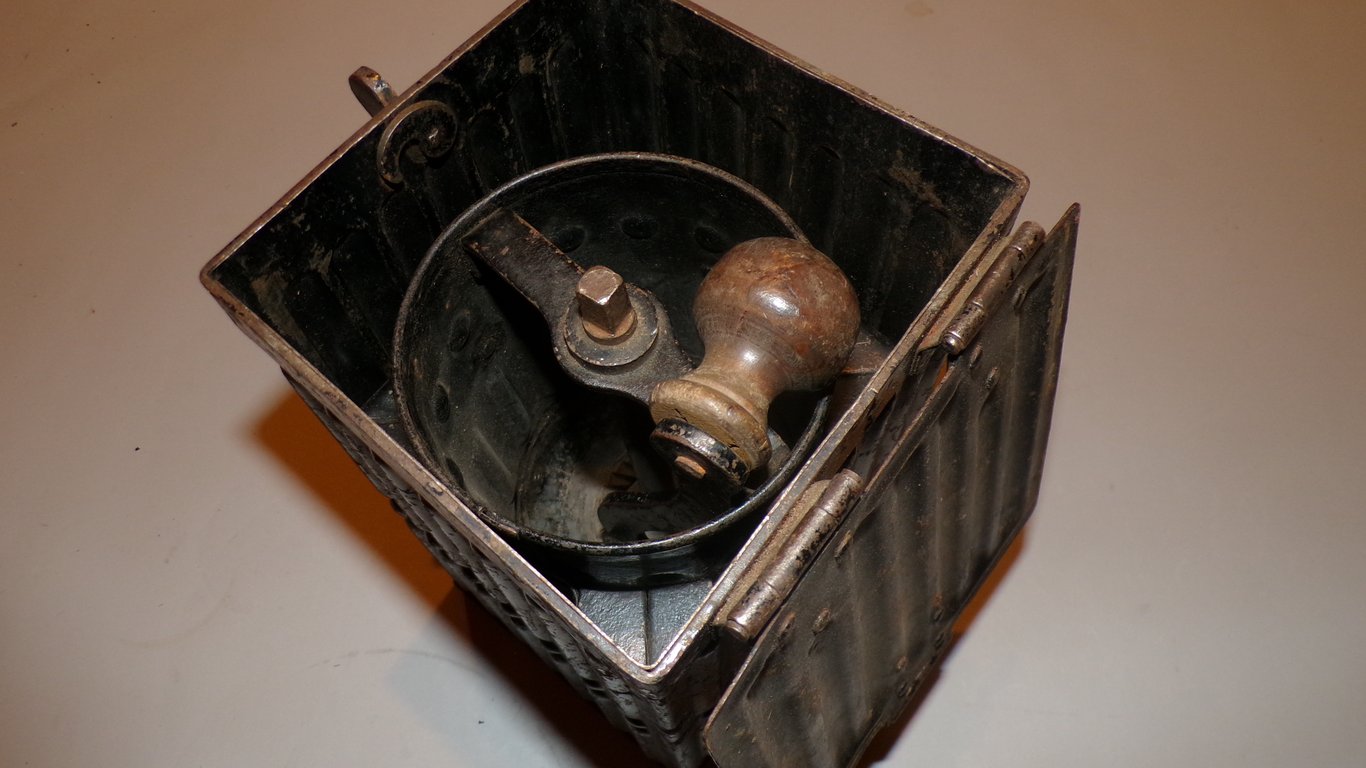 Italian / German Army Coffee Grinder (Feldküche / Kaffeemühle)