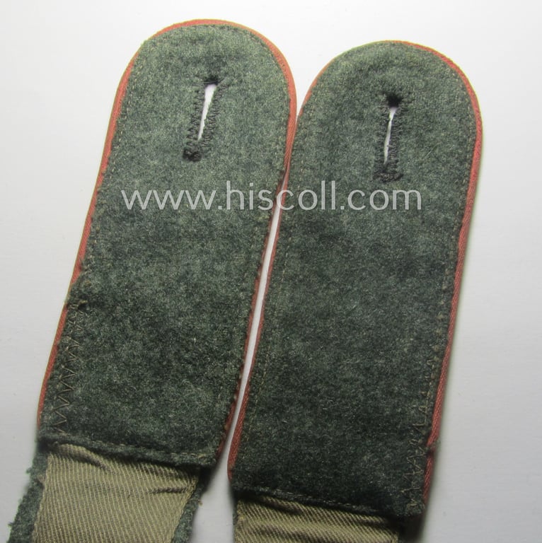 Superb, pair of WH (Heeres) EM-type (ie. 'M41- o. 43'-pattern) shoulderstraps: 'Soldat eines Panzer o. Panzerjäger-Abtgs.'