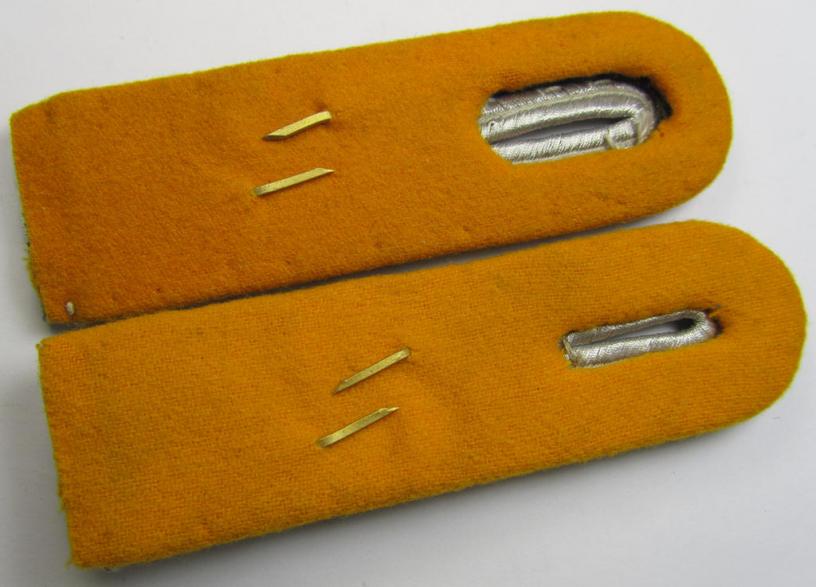 Attractive - and almost matching! - pair of WH (Luftwaffe) 'dual-piped', officers'-type shoulderboards as was intended for usage by a: 'Leutnant der Reserve eines Flieger- o. Fj.-Regiments und Mitglied einer LW-Kriegsschule'