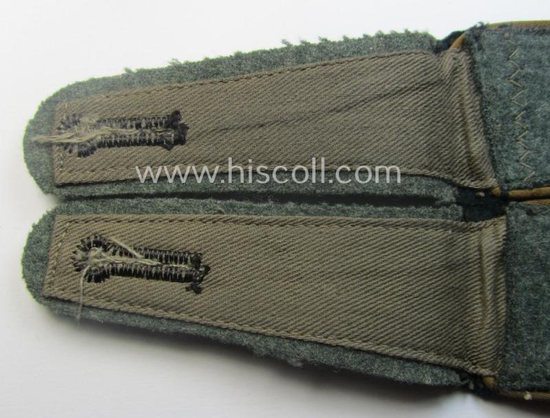 Pair of WH (Heeres) 'M40'-pattern, EM-type shoulderstraps: 'Sld. der Kradschützenbtle. der Pz.Div. u. Inf.Div. (mot)'
