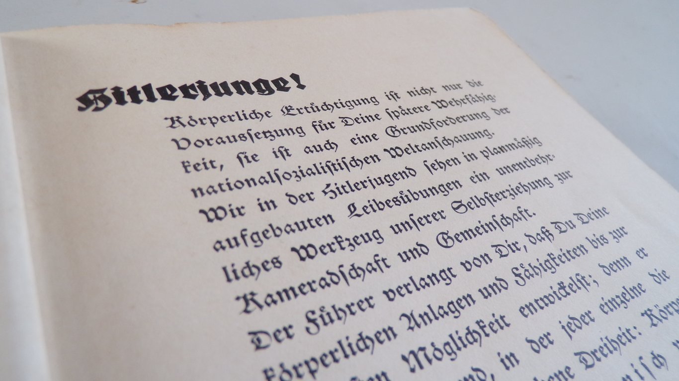 HJ im Dienst Handbook - Linen Cover