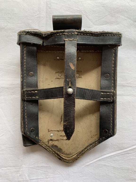 German Folding Shovel with Carrying Case, 1st Model -1941-
