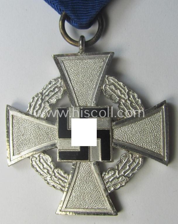 'Treuedienst Ehrenzeichen 2. Klasse' that comes stored in its maker- (ie. 'Wächtler & Lange'-) marked, two-pieced etui