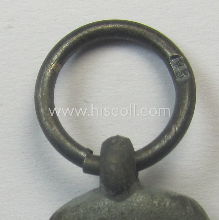 Medal-set: 'Winterschlacht im Osten 1941-42' being a maker- (ie. '13'-) marked specimen by the maker: 'Gustav Brehmer'