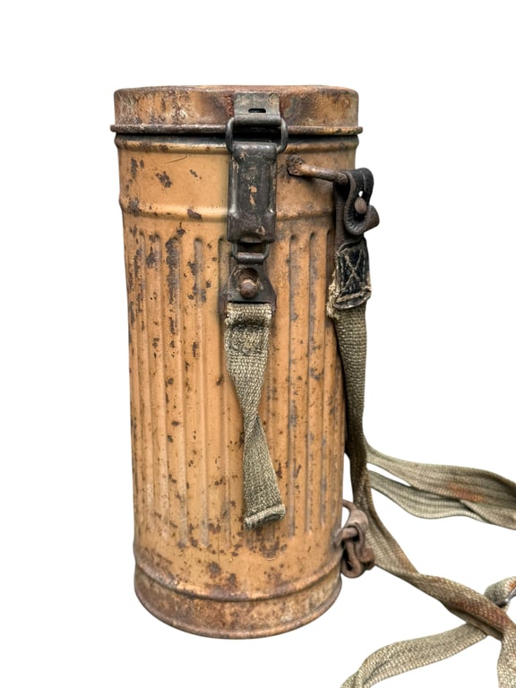 Sud Front Gasmasker and Canister