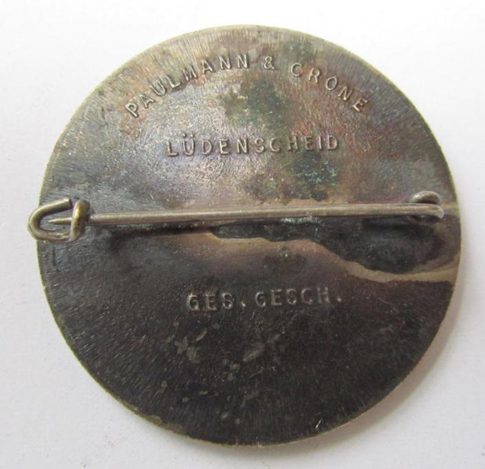 Commemorative - zinc-based- and/or silver-coloured - N.S.D.A.P.- (ie. WHW-) related 'tinnie', being a maker- (ie. 'Paulmann u. Crone'-) marked example depicting a portrait of Adolf Hitler surrounded by the text: 'Hitlers' Dank - Gau Westfalen Nord'