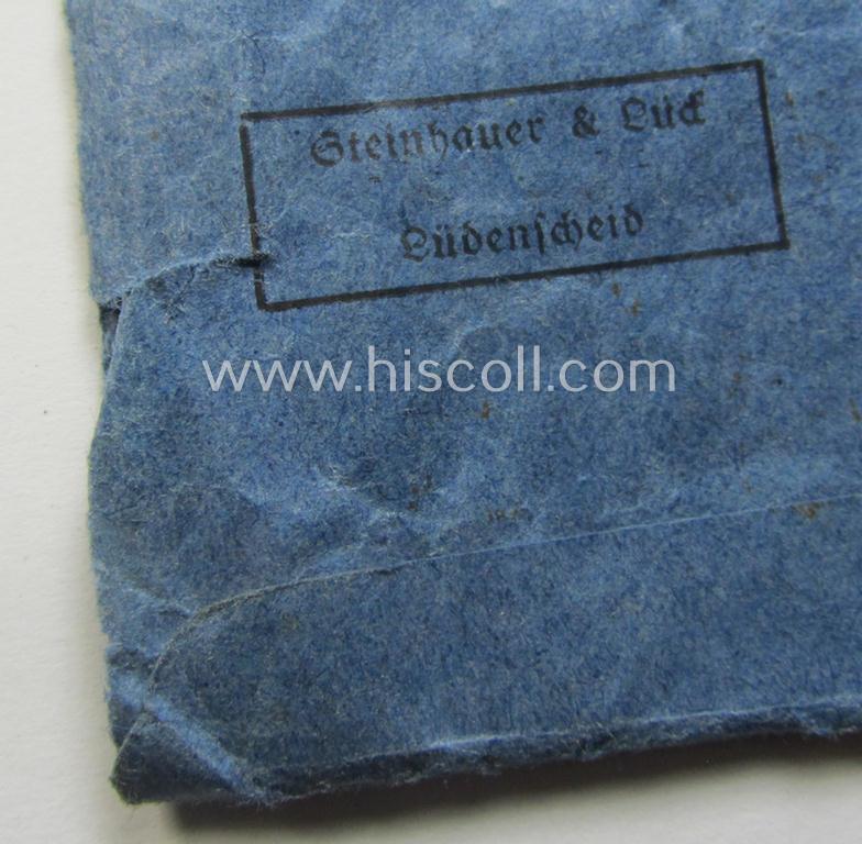 'Eisernes Kreuz 2. Kl.' being a non-maker-marked example that comes stored in its period (scarely seen, variant-pattern!) 'Zellstoff'-based pouch by the: 'Steinhauer & Lück'-company as was based in the town of Lüdenscheid