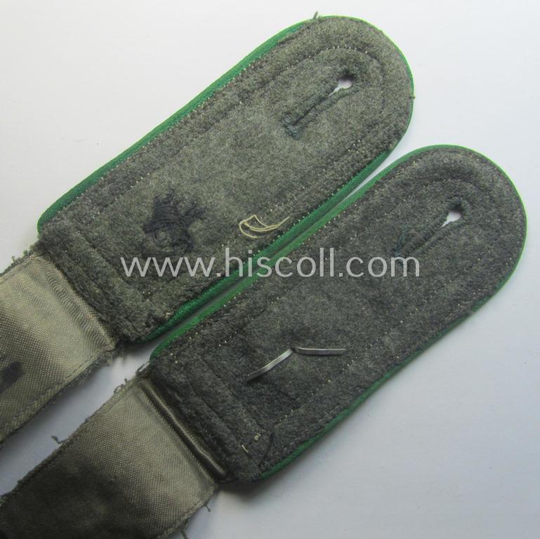 Pair of WH (Heeres) NCO-type (ie. 'M40- o. M43'-pattern) shoulderstraps: 'Feldwebel eines Gebirgsjäger- o. Jäger-Rgts.'