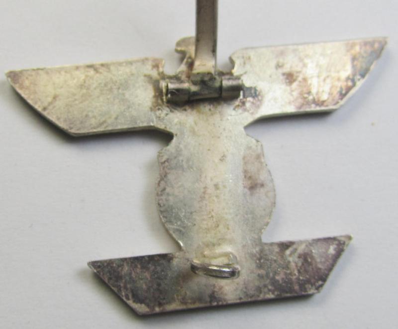 Attractive - and rarely seen! - example of a: 'Wiederholungsspange zum EK I. Klasse' (or: bar to the WWI IC first-class) as was produced by the maker (ie. 'Hersteller'): 'B.H. Mayer's Kunstprägeanstalt'