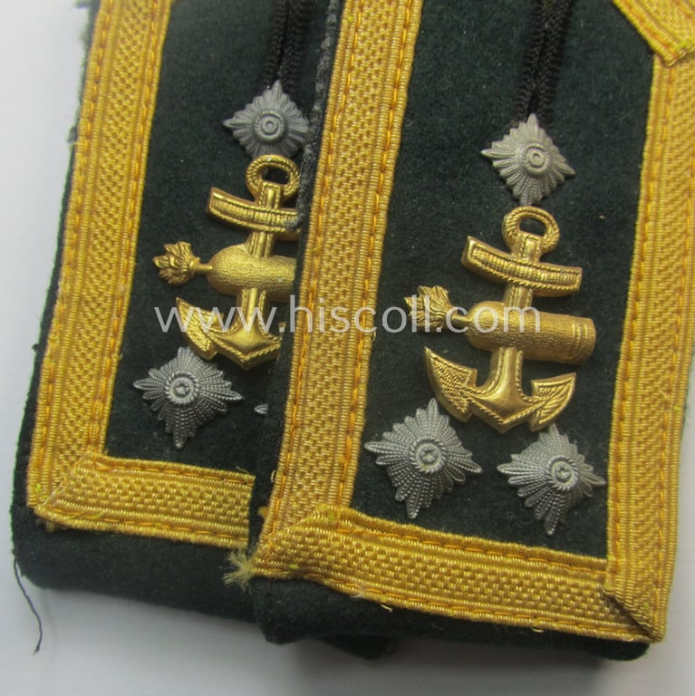 Superb - fully matching and not that easily found! - pair of neatly 'cyphered' (and I deem somewhat later-war-pattern!) WH (Kriegsmarine) NCO-type shoulderstraps as was intended for a: 'Stabsfeldwebel eines Küsten-Artillerie-Rgts. o. Abtlgs.'
