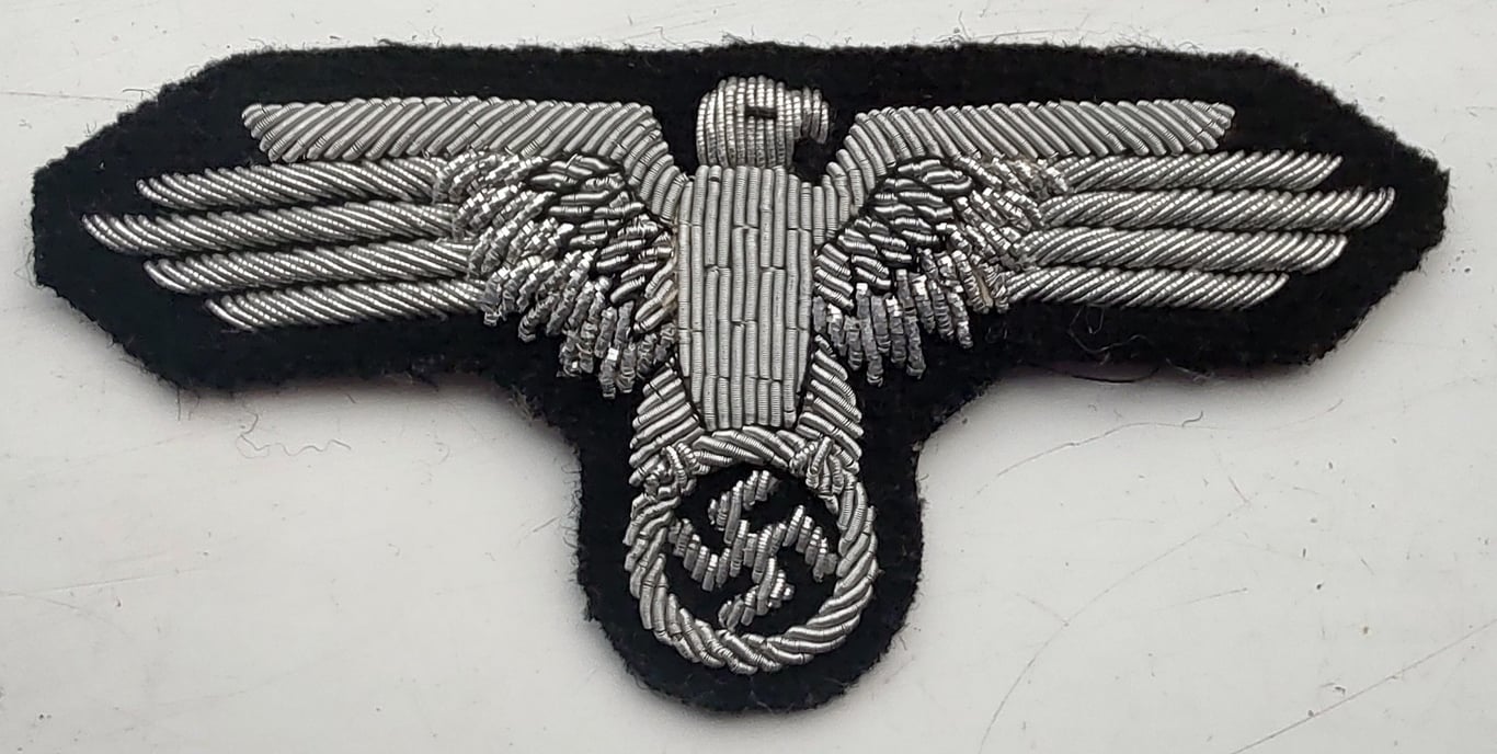 Waffen-SS officer Insignia to LAH