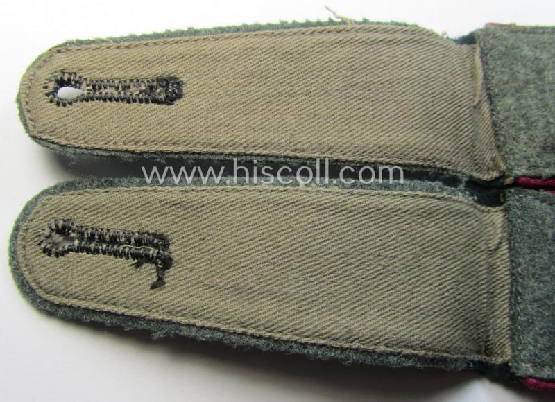 Pair of early- (ie. mid-) war-period so-called: 'M40'-pattern, WH (Heeres) EM-type shoulderstraps as piped in the 'bordeaux'-coloured branchcolour as intended for a: 'Soldat eines (Nebel)Werfer-Rgts. o. Abtlgs.'