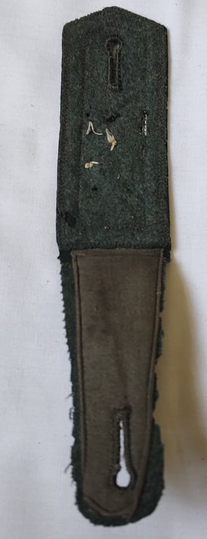 Single pre war Heer shoulder strap to NCO in (Reiter Schule) Cavalry riding school