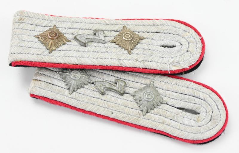German Waffen-SS Hauptsturmführer Shoulderboards