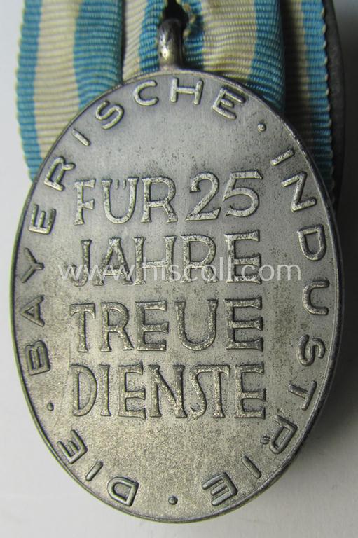 Silver-toned - and/or partly enamelled! - so-called: 'Einzelspange' showing a Third Reich-period: 'Treuedienstabzeichen der Bayerischen Industrie' (as was intended for 25 years of loyal-service) and that is entitled: 'Ehre der Arbeit'