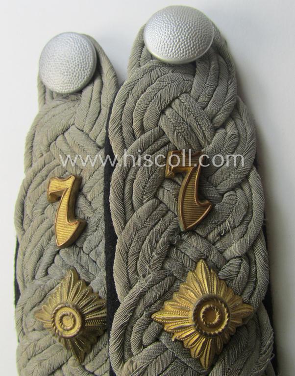 Attractive - and fully matching! - pair of WH (Heeres) neatly 'cyphered', officers'-type shoulderboards as piped in the black-coloured branchcolour as was intended for an: 'Oberstleutnant des Pionier-Batallions 7'