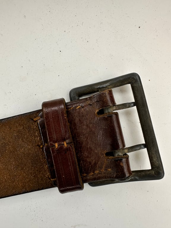GERMAN WWII ARMY OFFICERS  LEATHER BELT. 105 cm