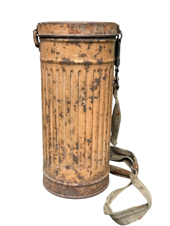 Sud Front Gasmasker and Canister