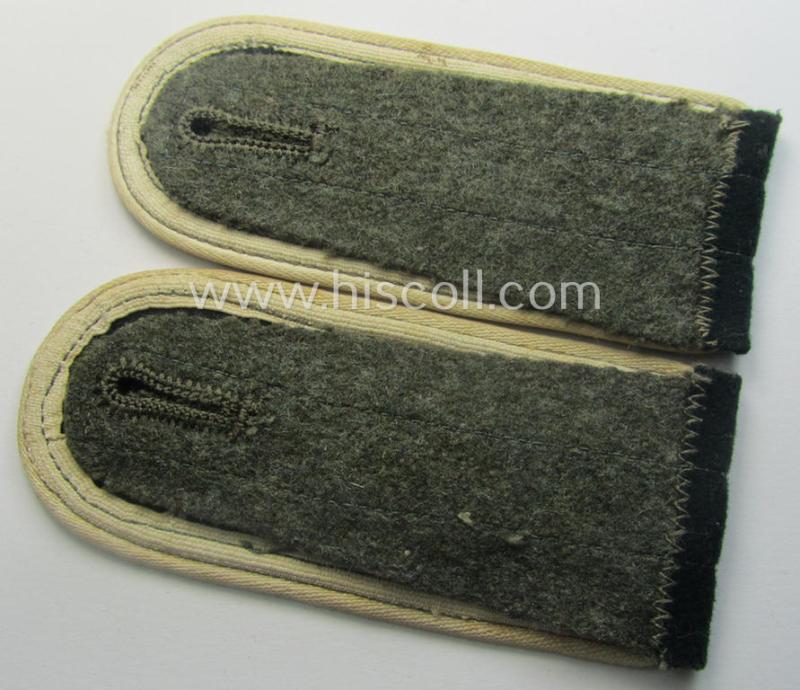 Stunning - and/or fully matching! - pair of WH (Heeres) later-war-period so-called: 'M44'-styled. EM-type, 'cyphered' shoulderstraps as was intended for a: 'Soldat der Inf.-Truppen u. Mitglied einer Unteroffiziersschule'