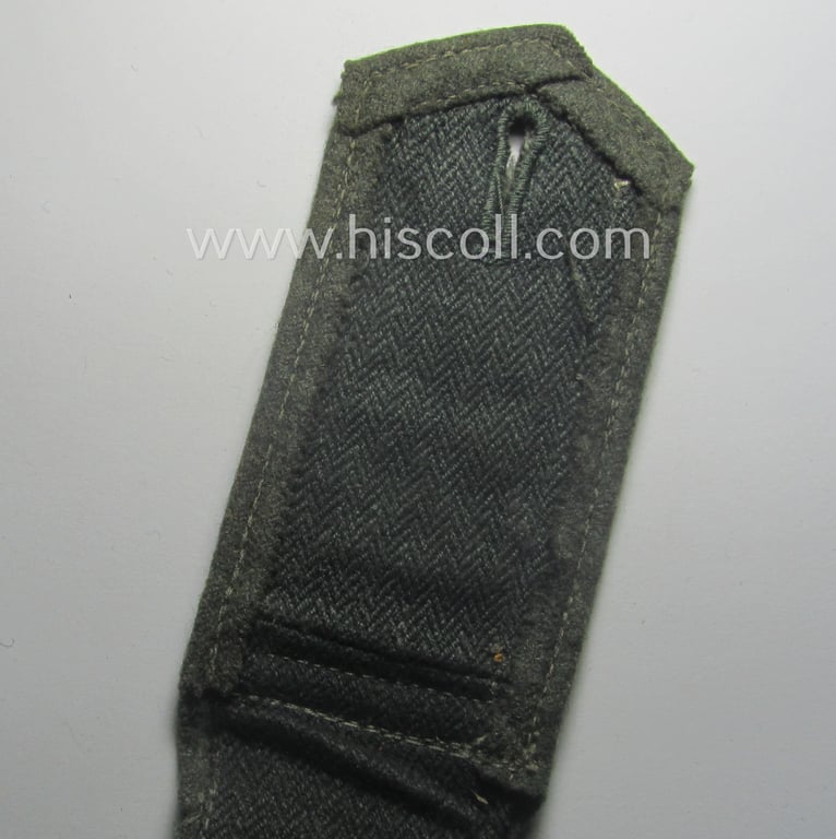 Single, 'cyphered' (and I deem early-war-period), WH (KM) NCO-type shoulderstrap: 'Unterfeldwebel eines Küsten-Artillerie-Abtlgs.'