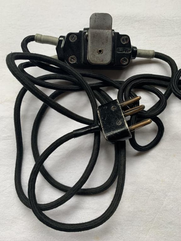 WH Panzer Model 'B' Throat Microphone