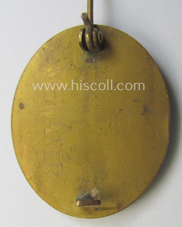 Luxuriously-styled - albeit moderately used- and/or worn and period-engraved! - 'Verwundeten-Abzeichen in Gold' being a typical non-maker-marked- and/or: 'Buntmetall'-based example as was (I deem) produced by the maker: 'Hauptmünzamt Wien'