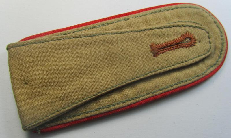 Single, WH (Luftwaffe) 'tropical-issued' NCO-type shoulderstrap (as was specifically intended for usage on the tropical-shirts ie. tunics) as was specifically intended for an: 'Uffz. der Flakartillerie-Trpn.'
