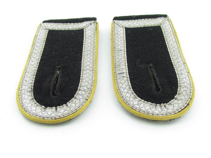 Waffen-SS Signals unit ‘Nachrichten’ shoulder boards for SS-Unterscharführer
