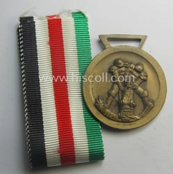 Golden-bronze-coloured (and 'Buntmetall'-based!) example of a: 'Deutsch-Italienische Feldzugsmedaille'...