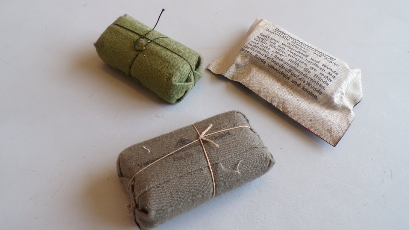 Lot of 3 field dressings