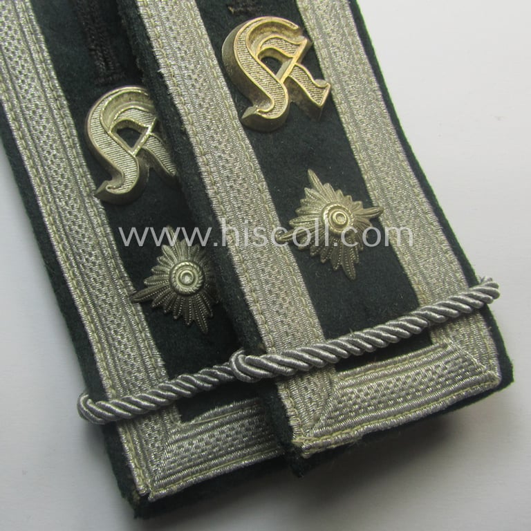 Pair of WH (Heeres), 'cyphered' 'M36'-pattern and/or pointed-styled (ie. generic-styled!) NCO-type shoulderstraps: 'Feldwebel u. Offz.-Anw. eines Kradschützen-Btls.' that comes with a period photo of the bearer
