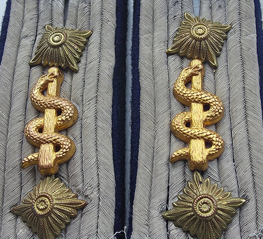 IWaffen-SS Haupsturmführer (captain) Medical shoulder boards