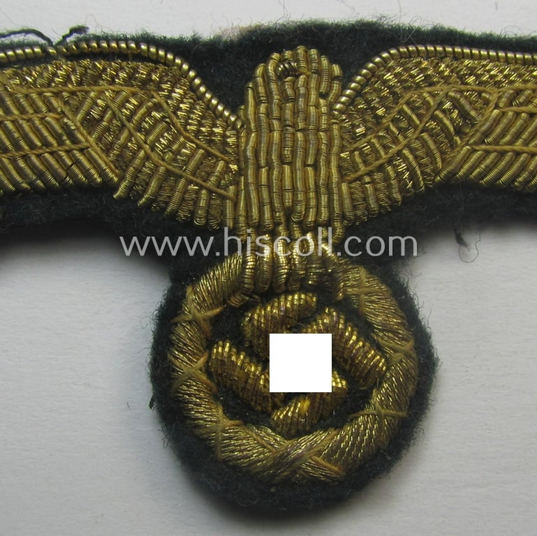 Superb, WH (Heeres o. Küsten-Artillerie) general-officers'-pattern cap-eagle (ie. 'Schirmmütze o. Schiffchenadler für Generale des Heeres o. Offz. der Küsten-Artillerie') as executed in bright-golden-coloured 'hand-embroidered'-pattern