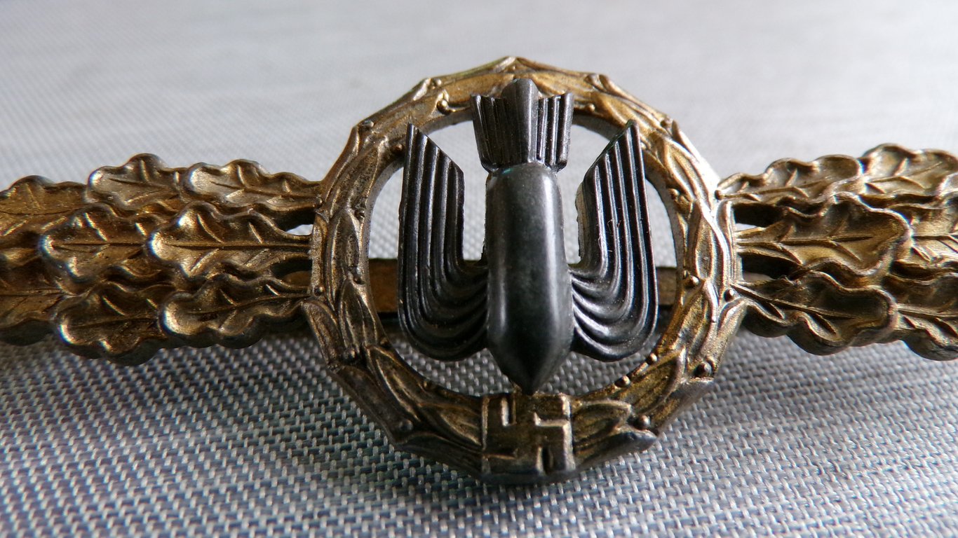 Luftwaffe Gold Bomber Pilot Clasp