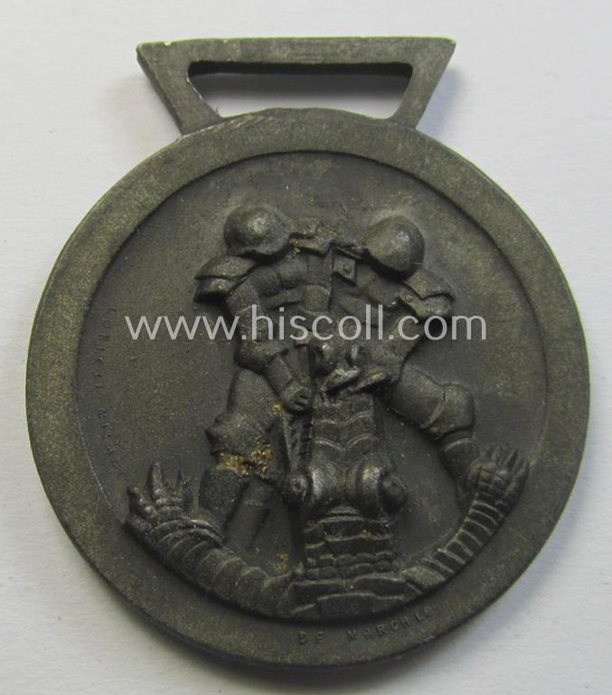 Attractive, bronze-coloured- (and I deem 'Feinzink'-based-) example of a: 'Deutsch-Italienische Feldzugsmedaille' (or: German-Italian campaign medal) that came together with its (regular-sized- and never mounted) piece of original ribbon