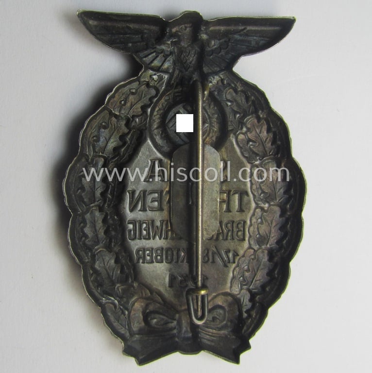 Commemorative, hollow-back- and/or silverish-grey-toned, so-called: SA- (ie. 'Sturmabteilungen'-) related day-badge (ie. 'tinnie') as executed in 'Buntmetall' that is showing the text: 'SA-Treffen Braunschweig - 17./18. Oktober 1931'