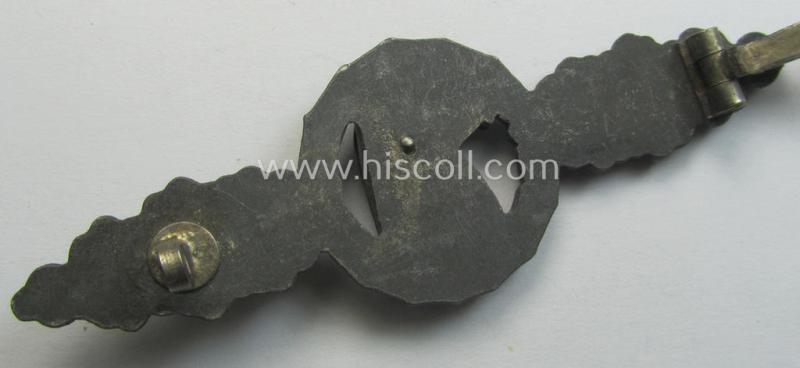 WH (Luftwaffe) 'Frontflugspange für Aufklärer in Silber' being a (typical) non-maker-marked example as (partly) executed in 'Feinzink'-based metal