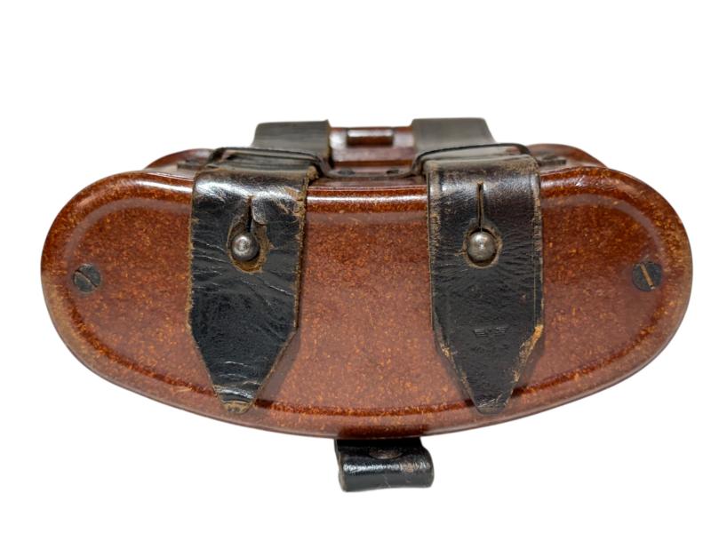 Wehrmacht D.F. 6x30 binoculars with bakelit case